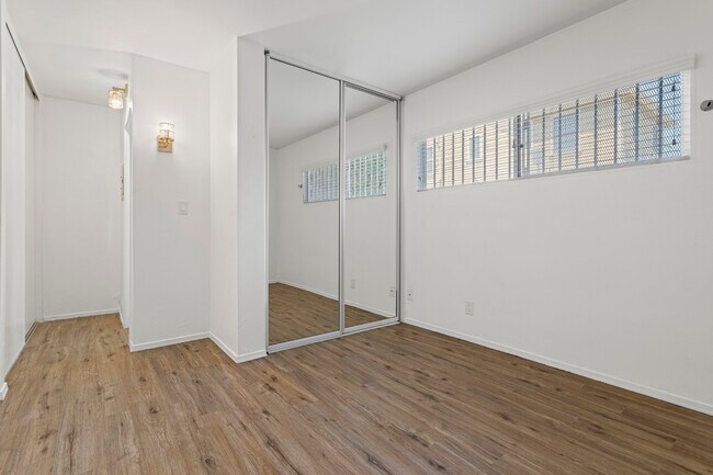 1173 W 29th St
