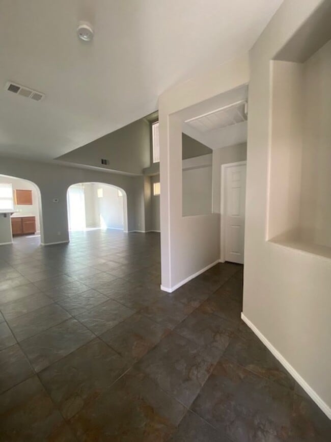 Photo - Southern Highlands 4 Bedroom- Single Famil...