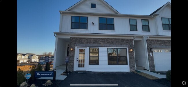 Building Photo - Spacious 3BR Townhome in Easton