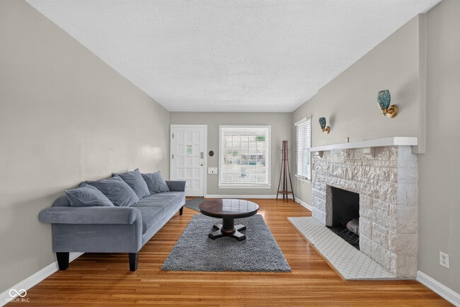 Photo - 5428 E 10th St