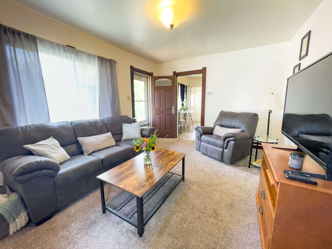 615 1/2 Clark St - 615 1/2 Clark St Condo Unit Main