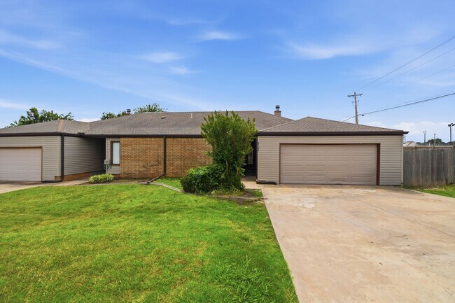 Building Photo - 6506/6508 E 90th St Duplex Unit 6506