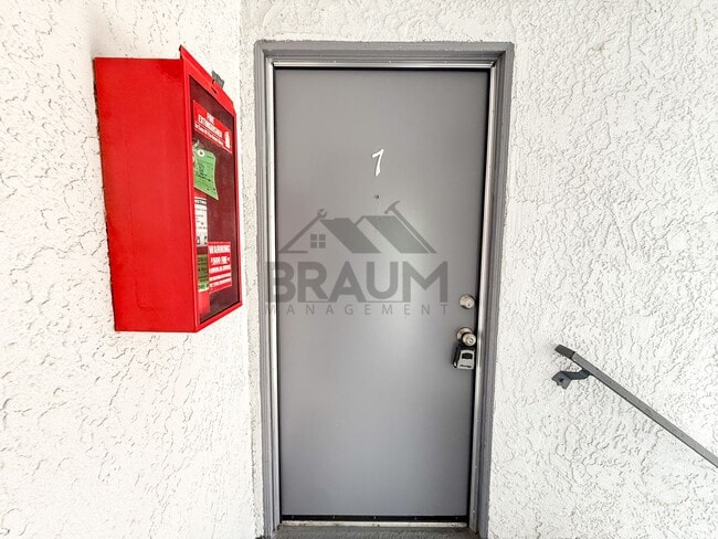 Photo - 14801 Delano St Unit 7