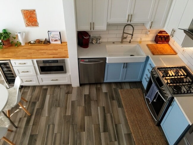 Building Photo - Little Italy 2bed Townhouse, Wait, how cut...