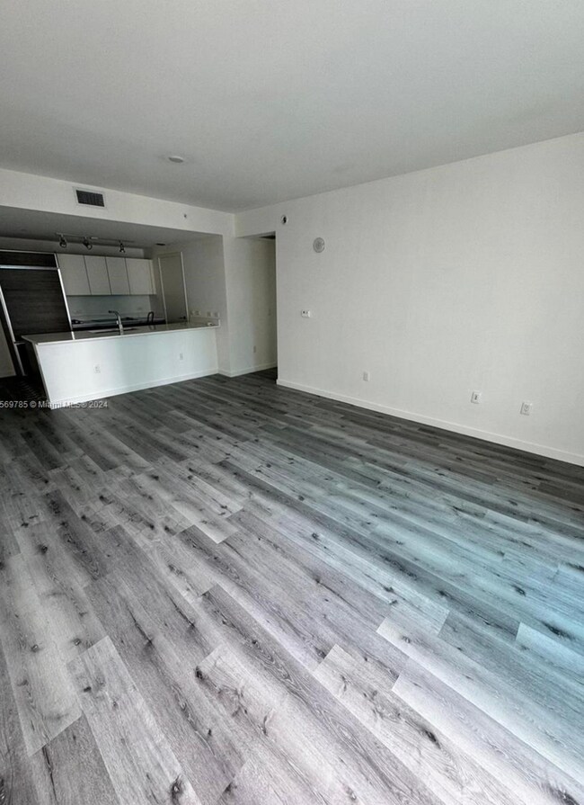 Photo - Spacious 1 Bedroom / 1 Bathroom residence at Millecento Condo