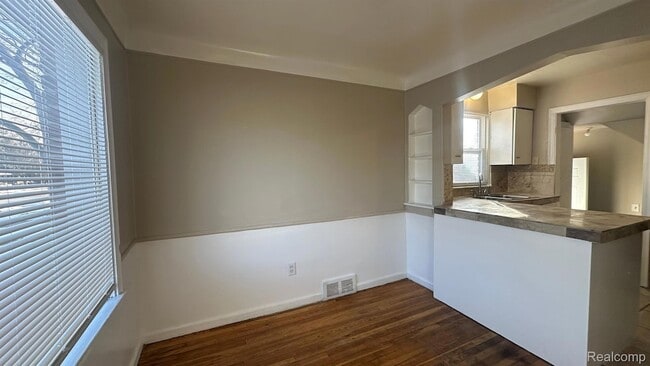 Photo - 20301 Gilchrist St
