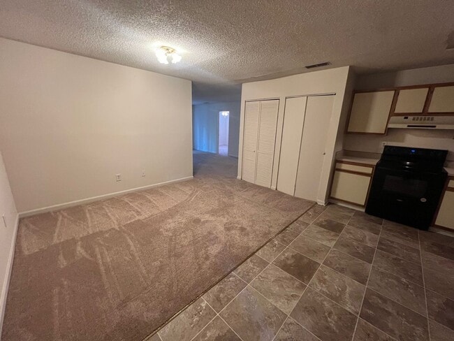 Photo - 4 Bedroom Apartment in Downtown Athens - S... Unit 17