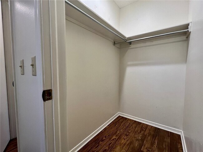 Photo - 2004 Horseshoe Dr Unit A