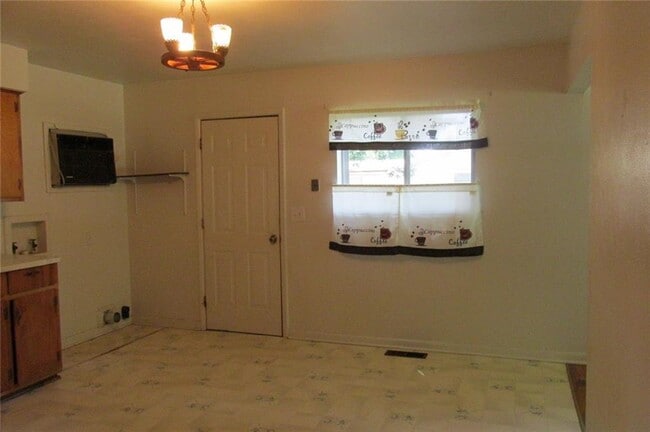 Photo - 301 El Paso St SW