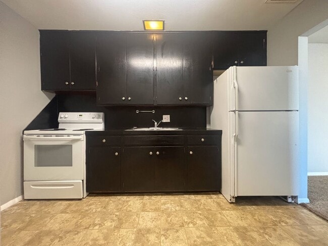 Photo - 1033 W Washita St Unit 1