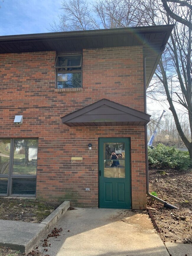 203 E 14th St