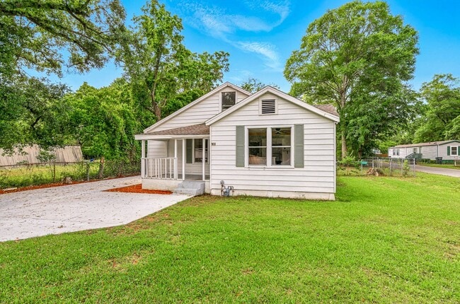 Photo - Remodeled 3 Bed/2 Bath Home with Bonus Upp...
