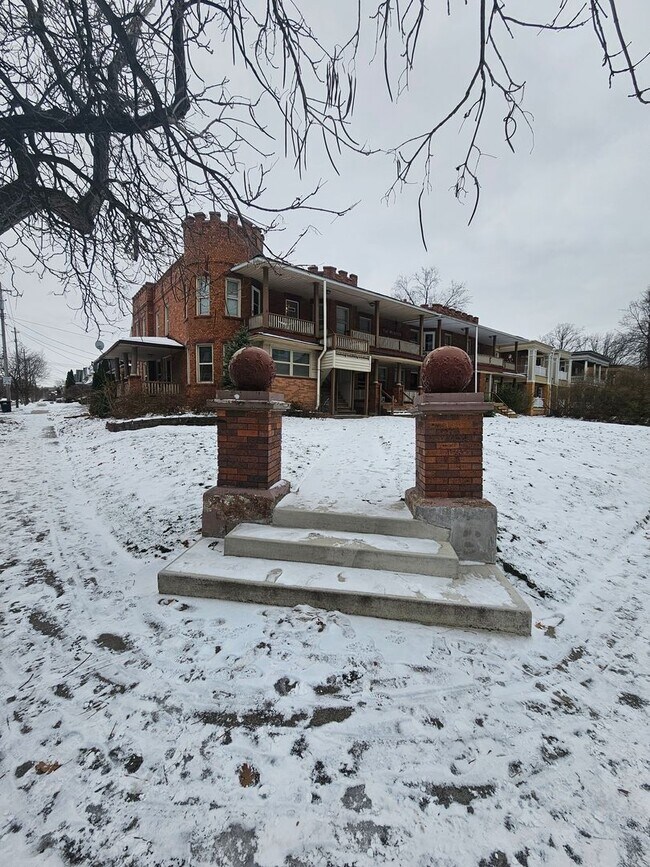 Photo - Clifton/Warren Rd 13 Units Unit 1172 Warren Rd #1