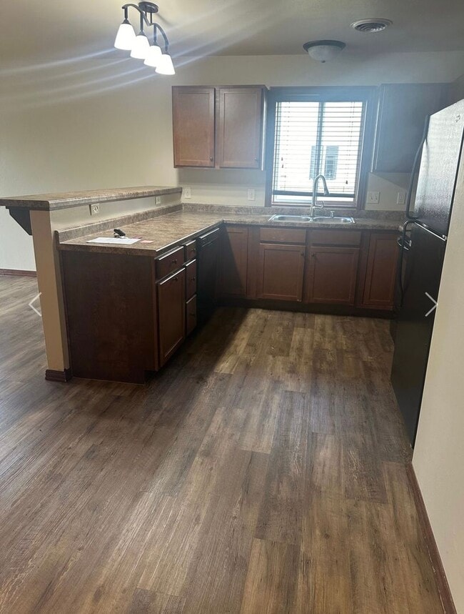 Photo - 2 Bedroom, 2 Bathroom Lower Available