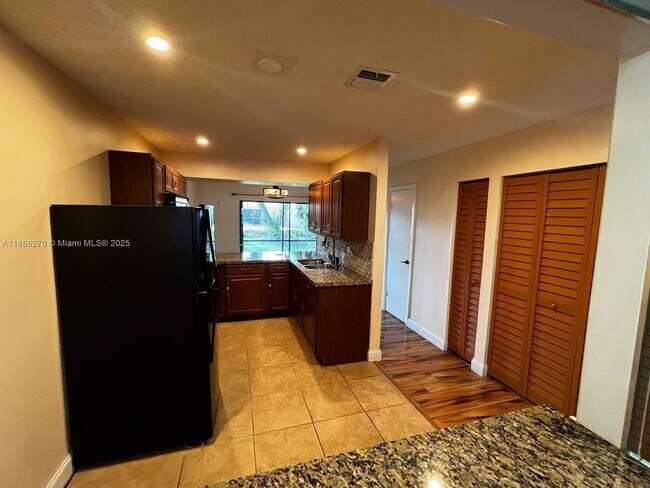 Photo - 9829 Riverside Dr