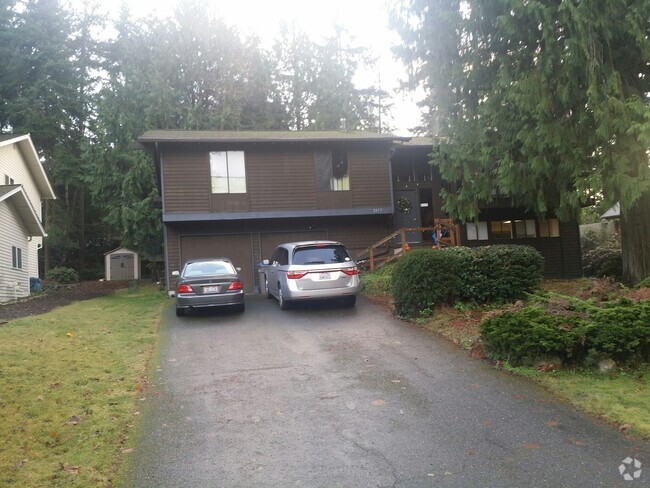 Building Photo - 2 Bed 2Bath 2,340sqft On Culdesac near gol... Rental