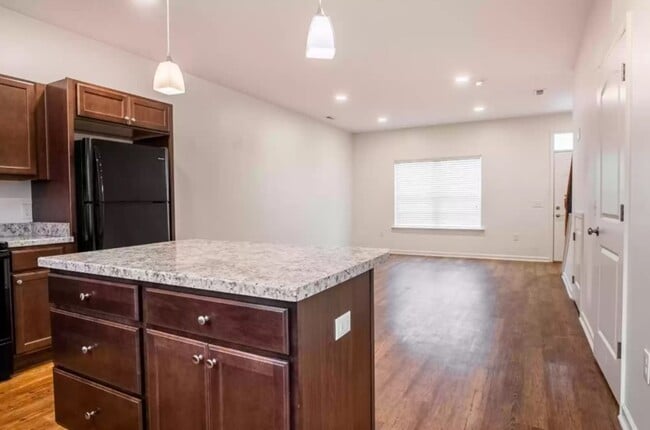 Photo - 270 Trunk St NE Unit 270