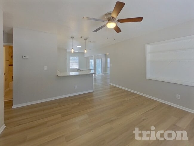 Photo - 2413 Park St N