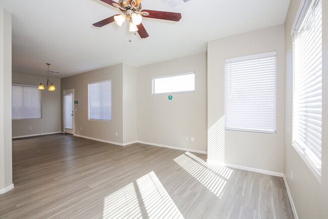 Photo - 671 Baffin Island Rd