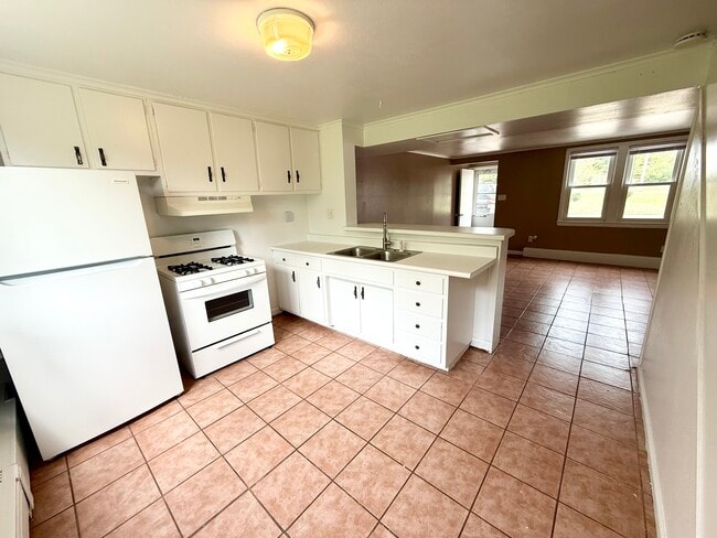 Building Photo - 6331 104th St Unit 6329