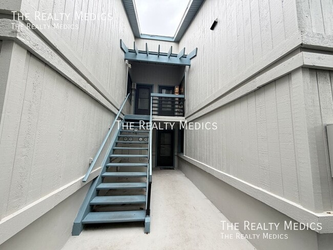 2040-4401 Sea Mist Dr-