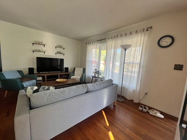 Photo - 411 N Hillsdale Dr