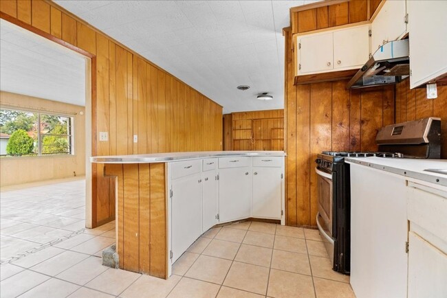 Photo - 3204 Gordon St
