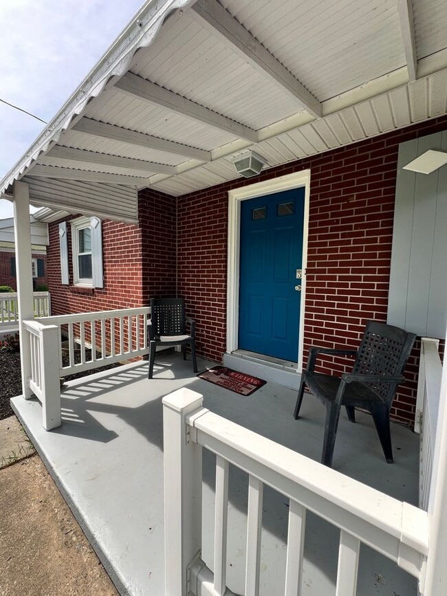 Photo - 3 Bedroom, 1 Bath Rancher Available for Rent! House