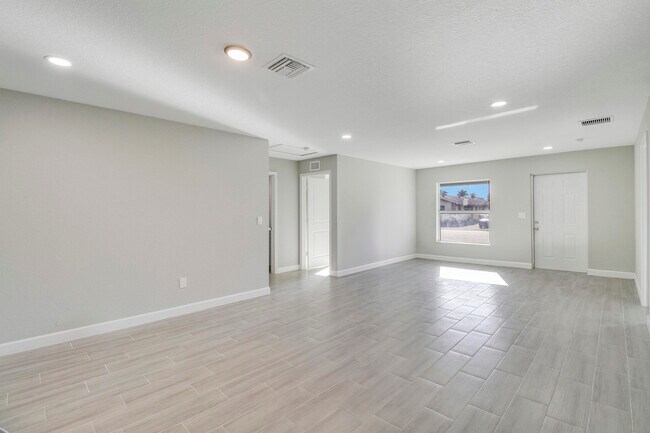 Photo - 548 SW 5th St