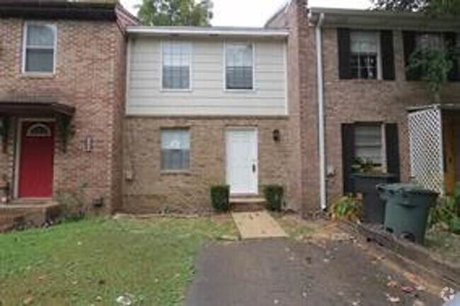 Building Photo - Beautiful 3 Bedroom Townhouse!