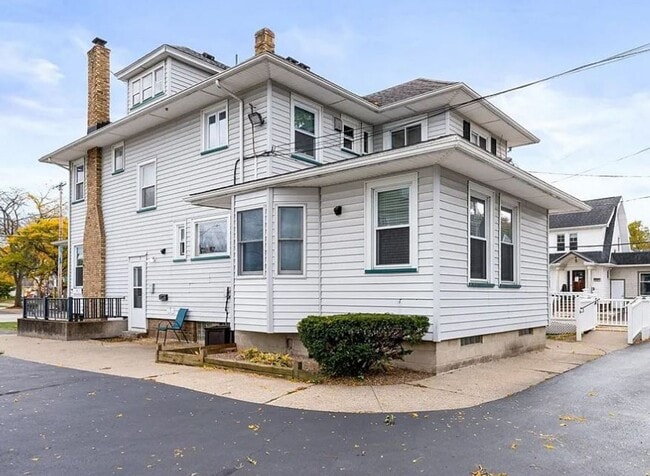 Photo - 2729 Dewey Ave Unit 3