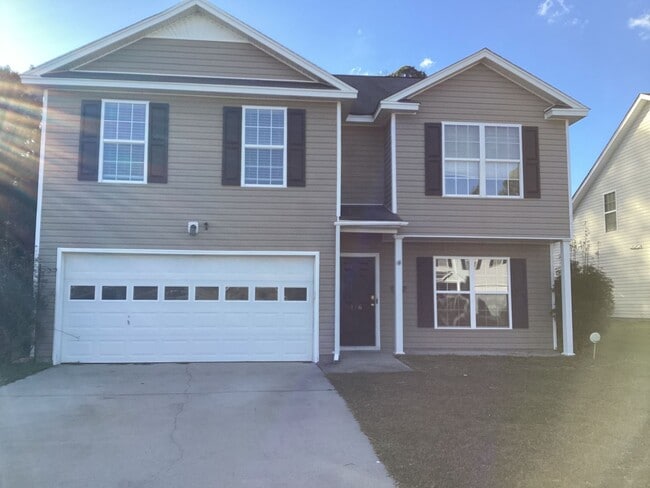 Building Photo - Outstanding Four Bedroom Home Approximately Ten Minutes Away from Ft. Jackson!