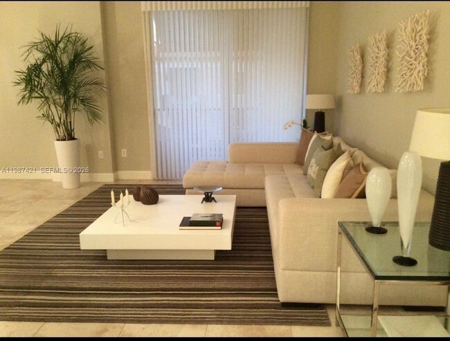 Photo - 55 Merrick Wy Unidad 825