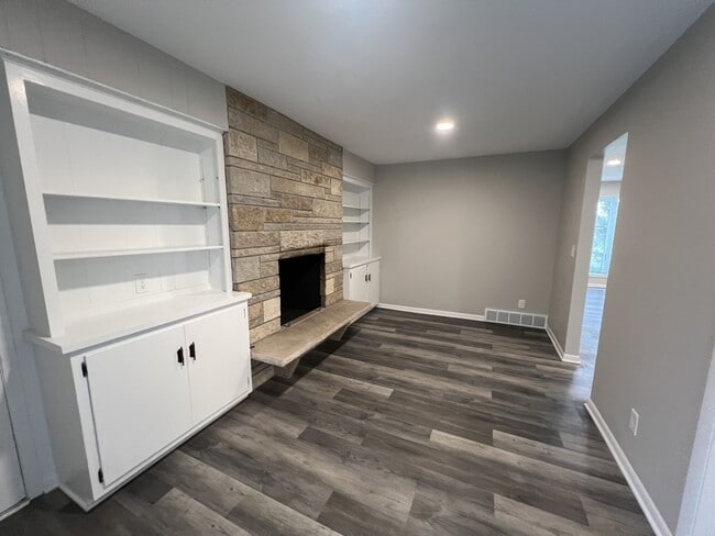 Photo - W127N12303 Knollwood Dr