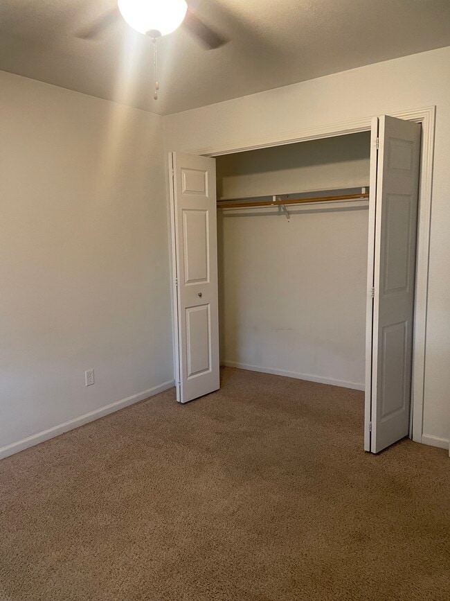 Photo - 1351 E Oakland St