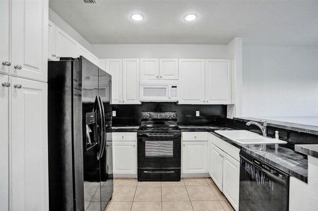 Building Photo - 3313 NW 29th Ct