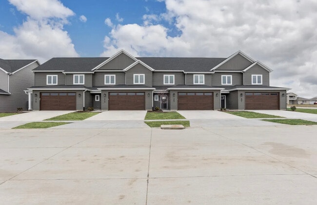 Building Photo - 401 E Donahue St