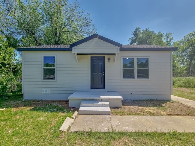 Building Photo - Newly Remodeled FOUR bedroom home in Spencer! FOR RENT!