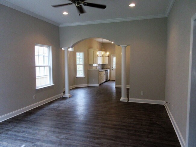 Photo - 301 Summercreek Cove