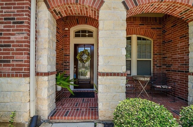 Photo - 703 Holington Way