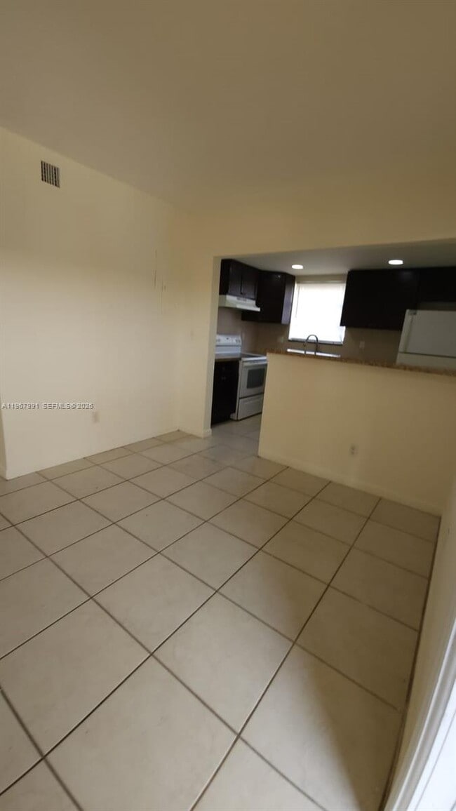 Photo - 2121 NE 168th St Unidad 06