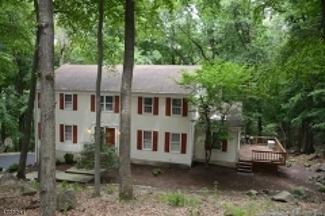 Building Photo - 5 Deer Run Dr
