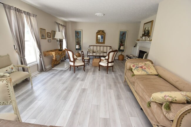 Photo - Home in Farmington Hills, 3 bedroom, 2 bath. Close to Notre Dame!