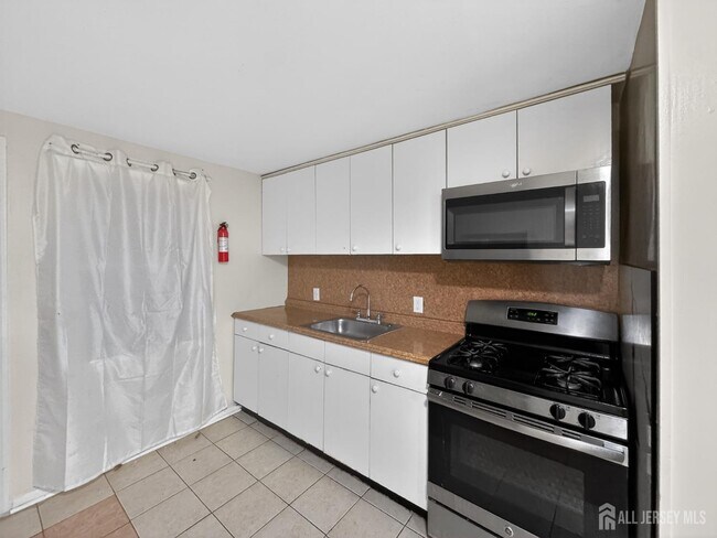 Photo - 1154 Roosevelt Ave Unit 2