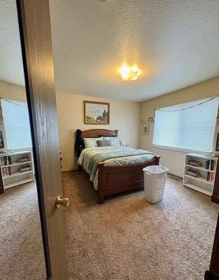 Duplex Available in Central MHK! - Duplex Available in Central MHK!
