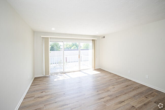 1BR, 1BA - 1,000SF - Living Room