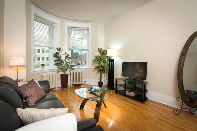 1BDR - Living Room - 626 Jessie Apartment