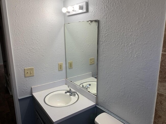 Photo - 1300 E Madison St