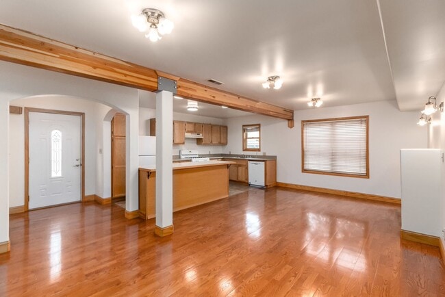 Photo - 2037 Clinton Ave Unidad 2037 Clinton Ave #B - LU