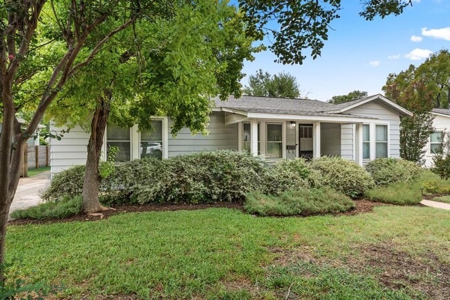 Photo - 1303 Alegria Rd House